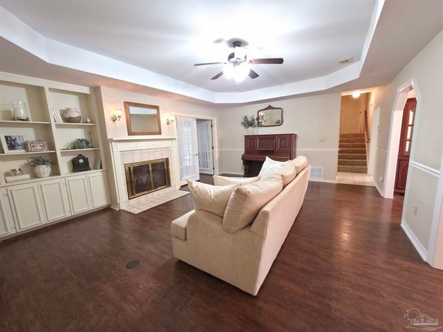 3249 Windmill Cir, Cantonment, FL 32533