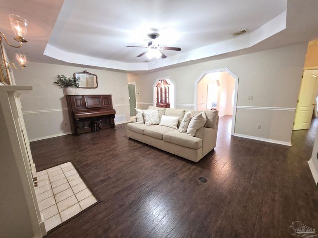 3249 Windmill Cir, Cantonment, FL 32533