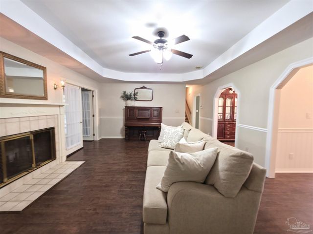 3249 Windmill Cir, Cantonment, FL 32533