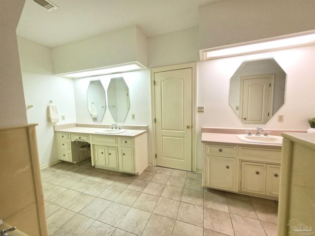 3249 Windmill Cir, Cantonment, FL 32533