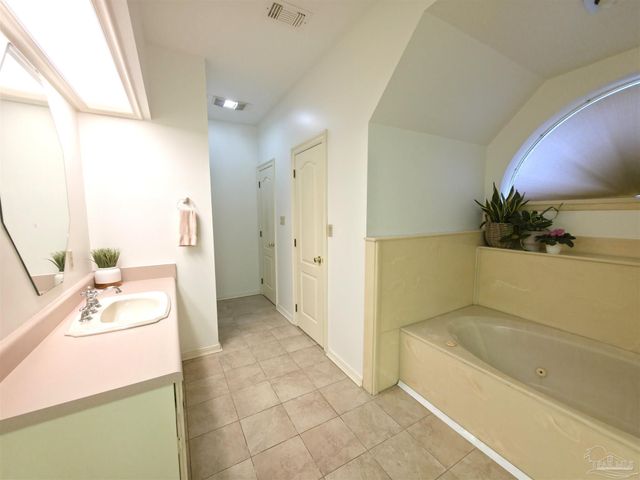 3249 Windmill Cir, Cantonment, FL 32533