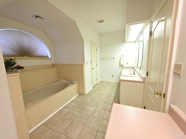 3249 Windmill Cir, Cantonment, FL 32533