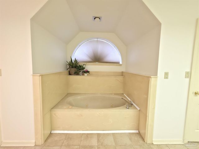 3249 Windmill Cir, Cantonment, FL 32533