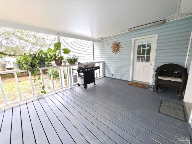 3249 Windmill Cir, Cantonment, FL 32533