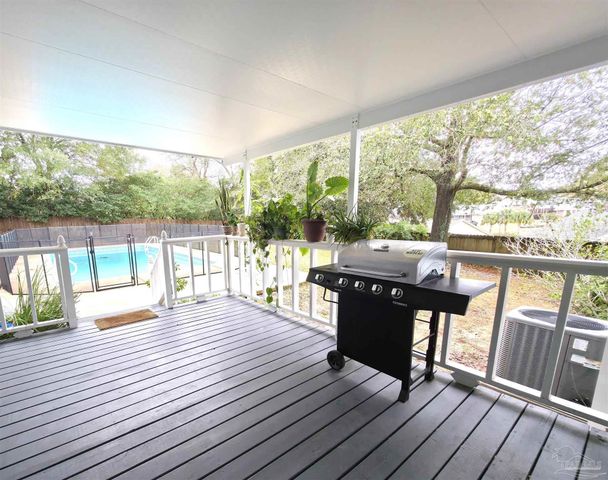 3249 Windmill Cir, Cantonment, FL 32533