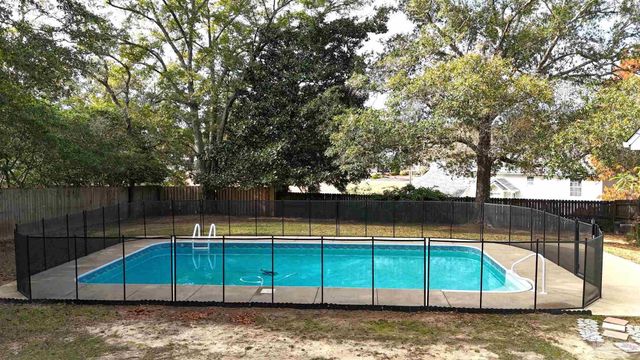 3249 Windmill Cir, Cantonment, FL 32533