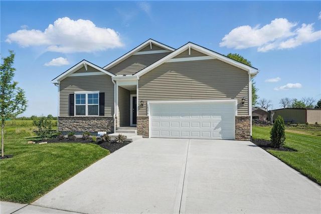 21532 Carrara Circle, Peculiar, MO 64078