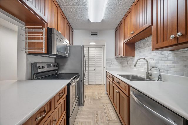 3325 BAYSHORE BOULEVARD A17, Tampa, FL 33629