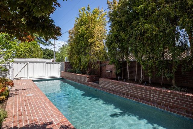 561 Orange Avenue, Los Altos, CA 94022