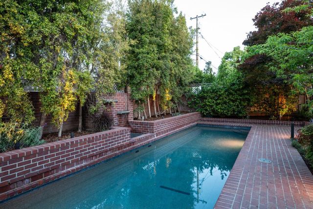 561 Orange Avenue, Los Altos, CA 94022