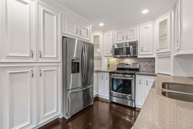 2209 Ames Street, Pearland, TX 77584