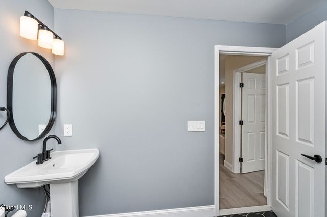 116 Woodin Road, Halfmoon, NY 12065