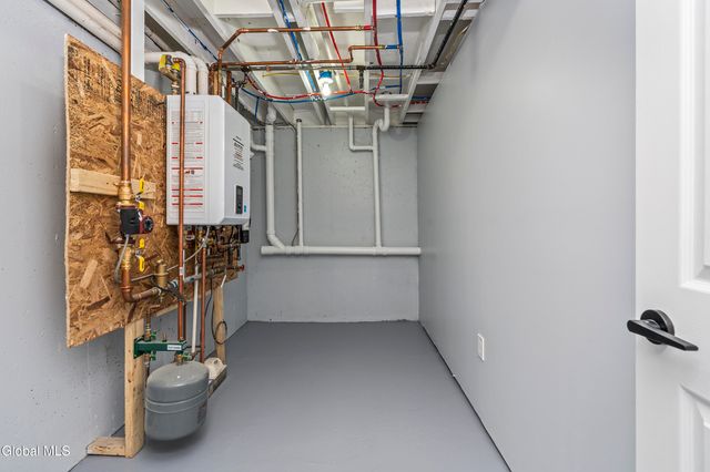 116 Woodin Road, Halfmoon, NY 12065