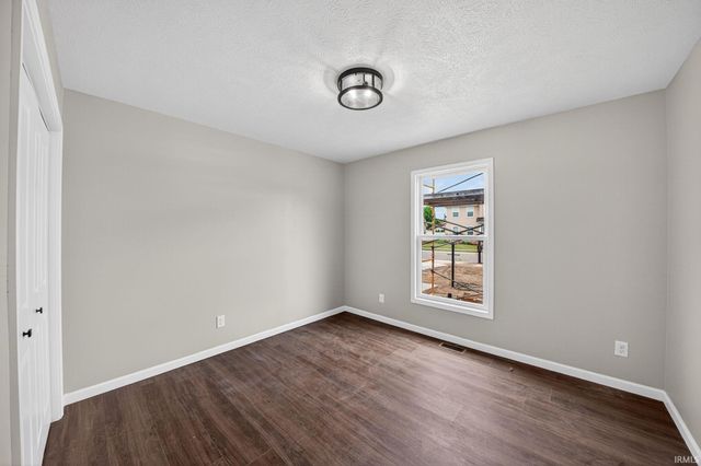 5111 Bankside Court, Mishawaka, IN 46544