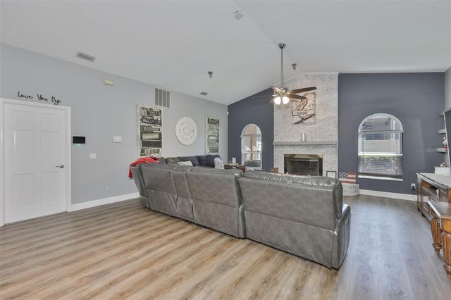 3931 APPLETREE DRIVE, Valrico, FL 33594