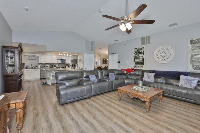 3931 APPLETREE DRIVE, Valrico, FL 33594