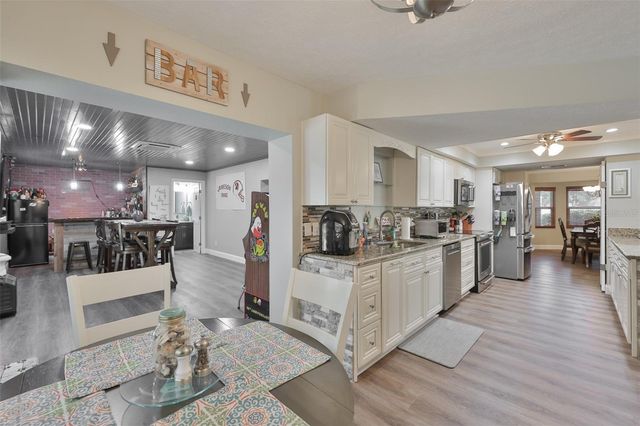 3931 APPLETREE DRIVE, Valrico, FL 33594