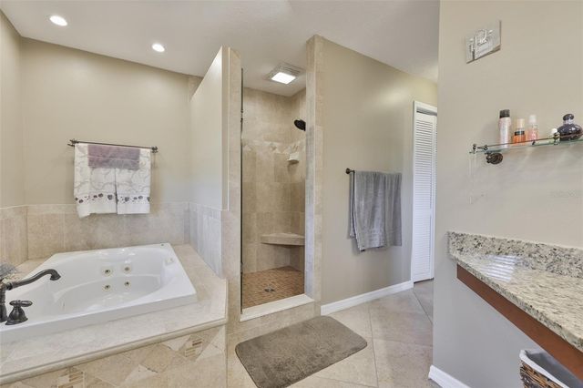 3931 APPLETREE DRIVE, Valrico, FL 33594