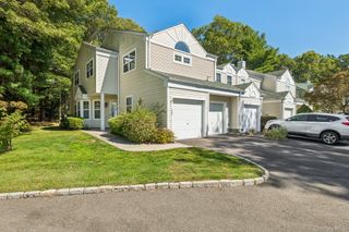17 Pidgeon Court, Manorville, NY 11949