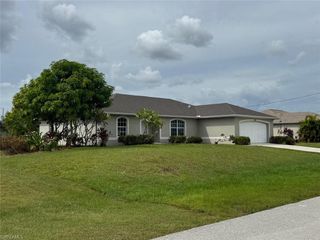 2818 SW 7th PL, Cape Coral, FL 33914