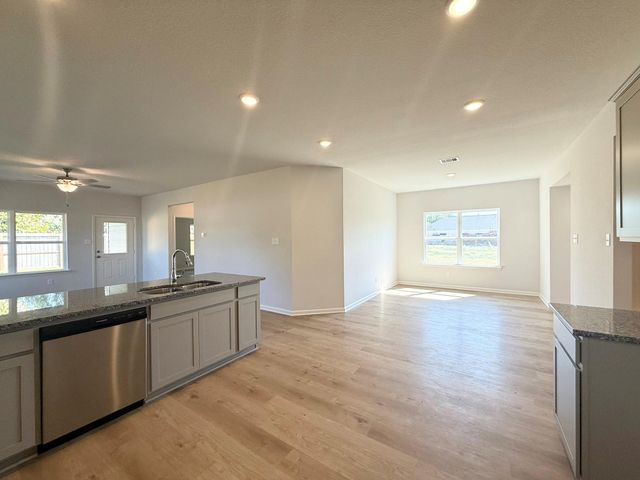 15455 Foresail Ln, South Houston, TX 77053