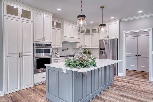 1595 Victoria Woods Drive, Boonville, IN 47601