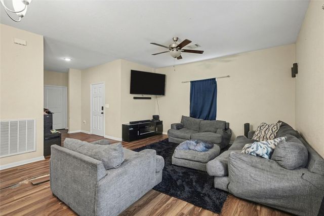 106 N Bayou Drive, Hitchcock, TX 77563