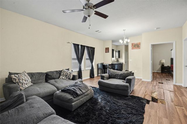 106 N Bayou Drive, Hitchcock, TX 77563