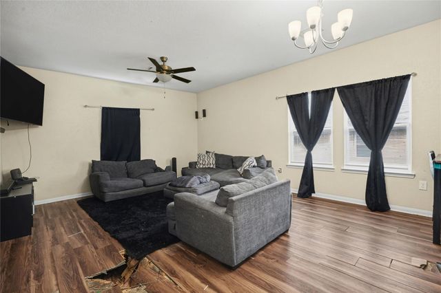 106 N Bayou Drive, Hitchcock, TX 77563