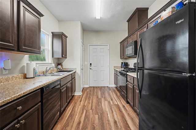 106 N Bayou Drive, Hitchcock, TX 77563