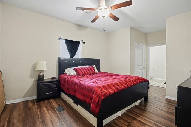 106 N Bayou Drive, Hitchcock, TX 77563