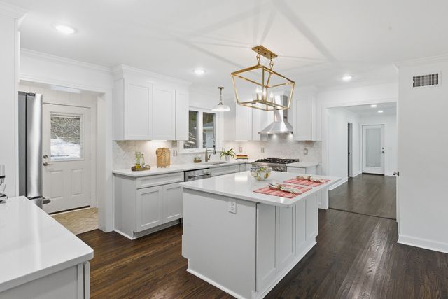 6617 Ellesmere Rd, Nashville, TN 37205