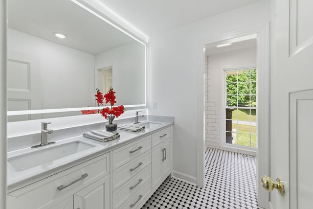 6617 Ellesmere Rd, Nashville, TN 37205