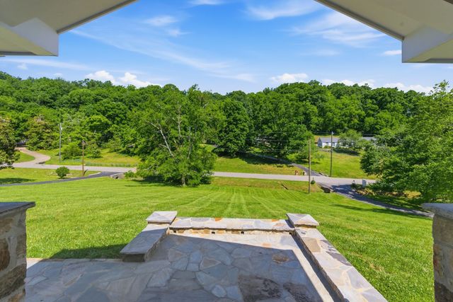 6617 Ellesmere Rd, Nashville, TN 37205