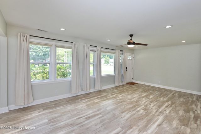 10309 Rancho Dr, Louisville, KY 40272
