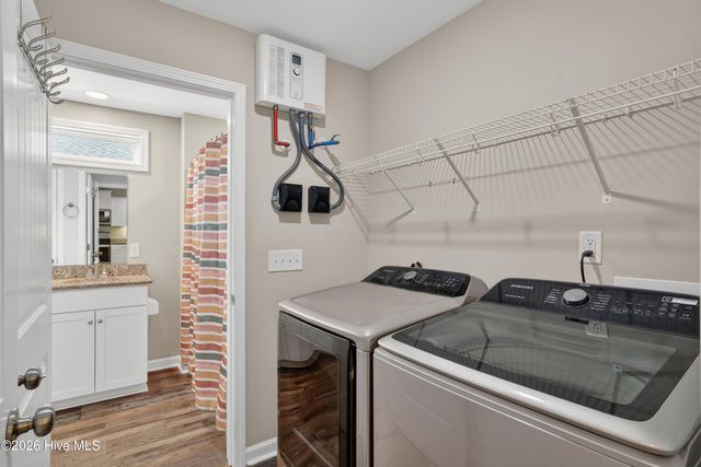 206 NE 76th Street, Oak Island, NC 28465