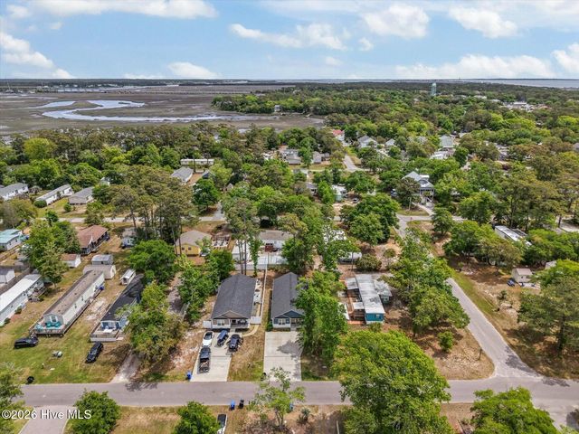 206 NE 76th Street, Oak Island, NC 28465