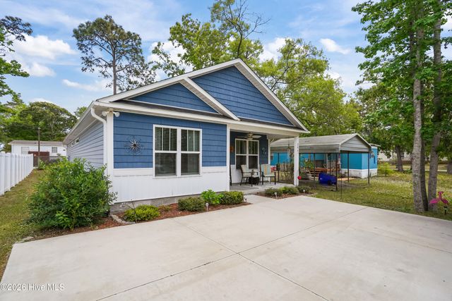 206 NE 76th Street, Oak Island, NC 28465