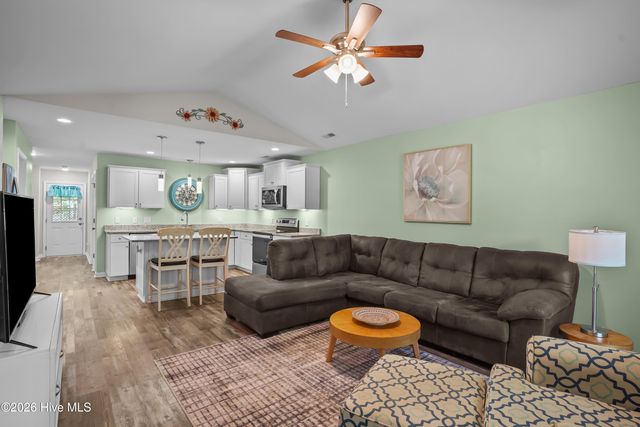 206 NE 76th Street, Oak Island, NC 28465
