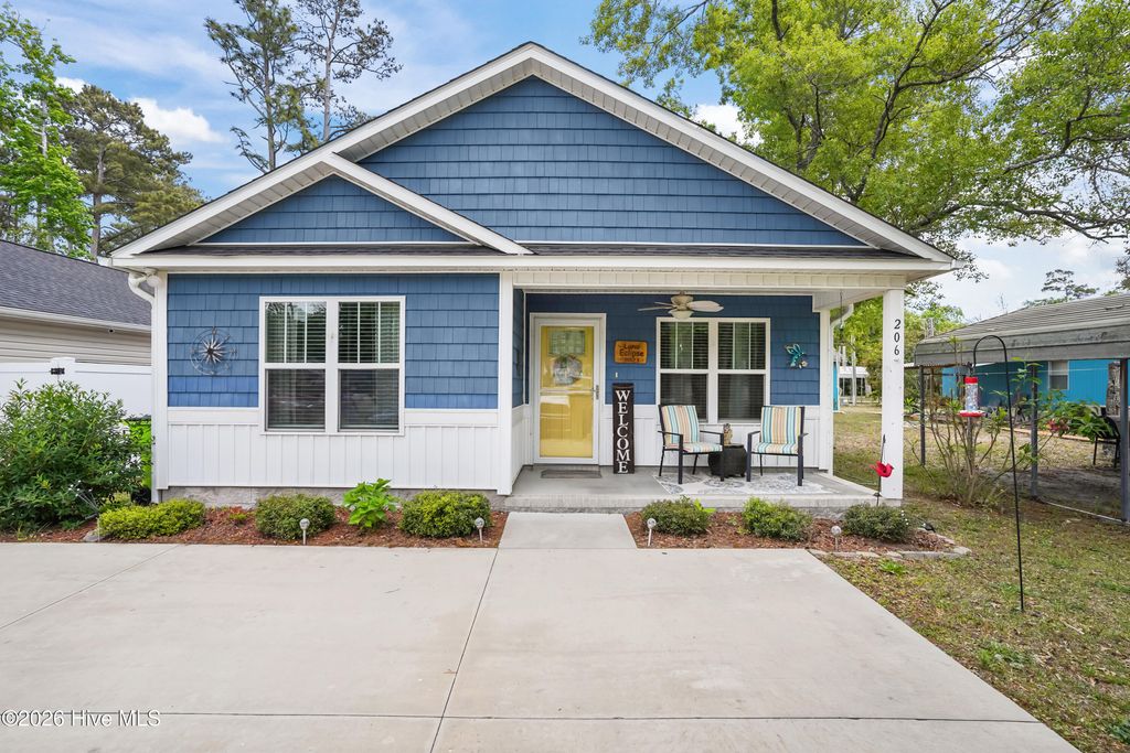 206 NE 76th Street, Oak Island, NC 28465