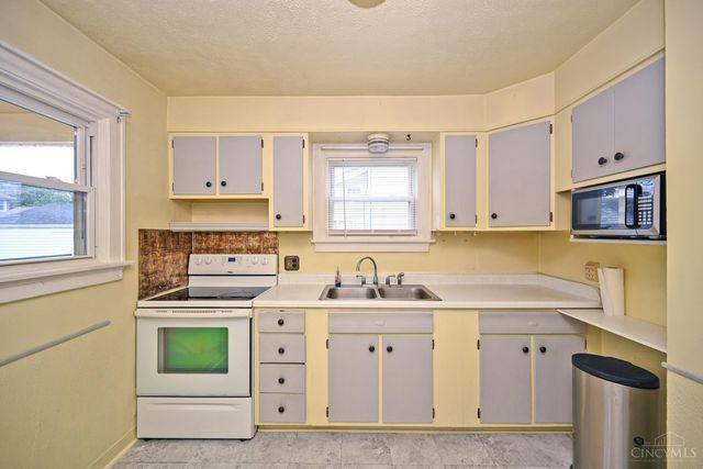 1037 Hooven Avenue, Hamilton, OH 45015