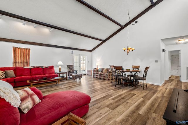 109 Covered Bridge Rd, Rainbow City, AL 35906