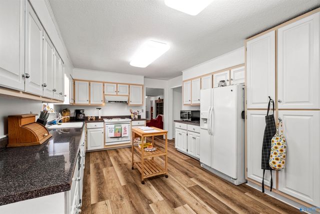 109 Covered Bridge Rd, Rainbow City, AL 35906