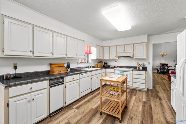 109 Covered Bridge Rd, Rainbow City, AL 35906