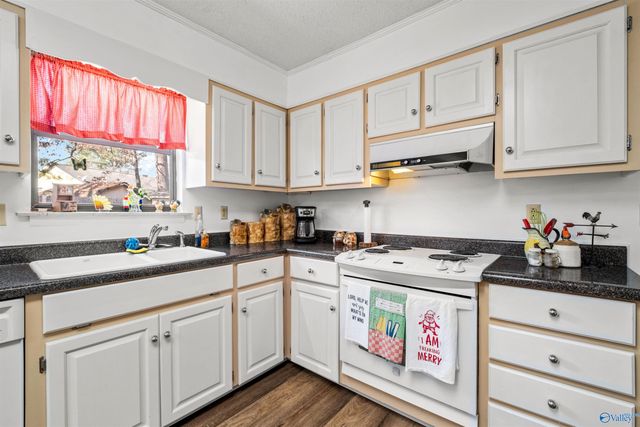 109 Covered Bridge Rd, Rainbow City, AL 35906