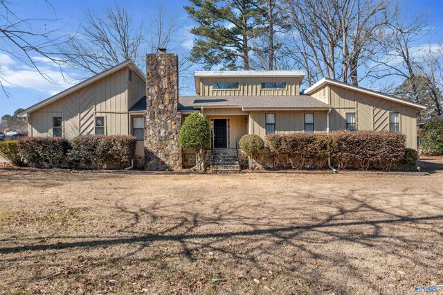 109 Covered Bridge Rd, Rainbow City, AL 35906