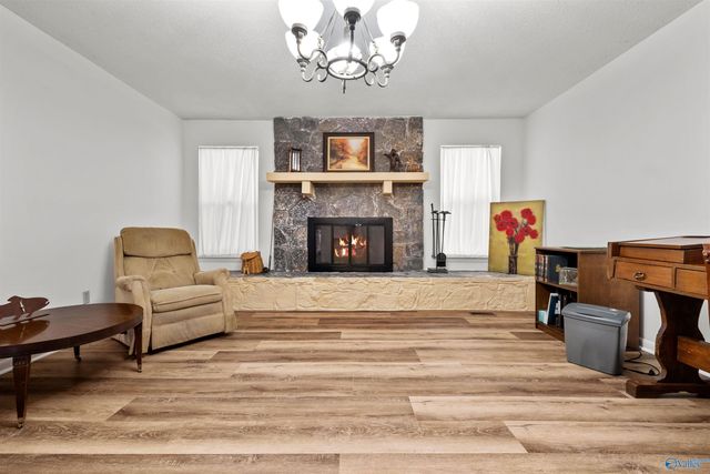 109 Covered Bridge Rd, Rainbow City, AL 35906