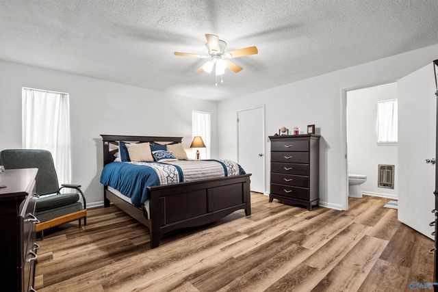 109 Covered Bridge Rd, Rainbow City, AL 35906