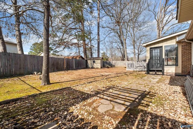 109 Covered Bridge Rd, Rainbow City, AL 35906