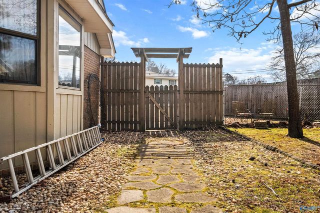 109 Covered Bridge Rd, Rainbow City, AL 35906